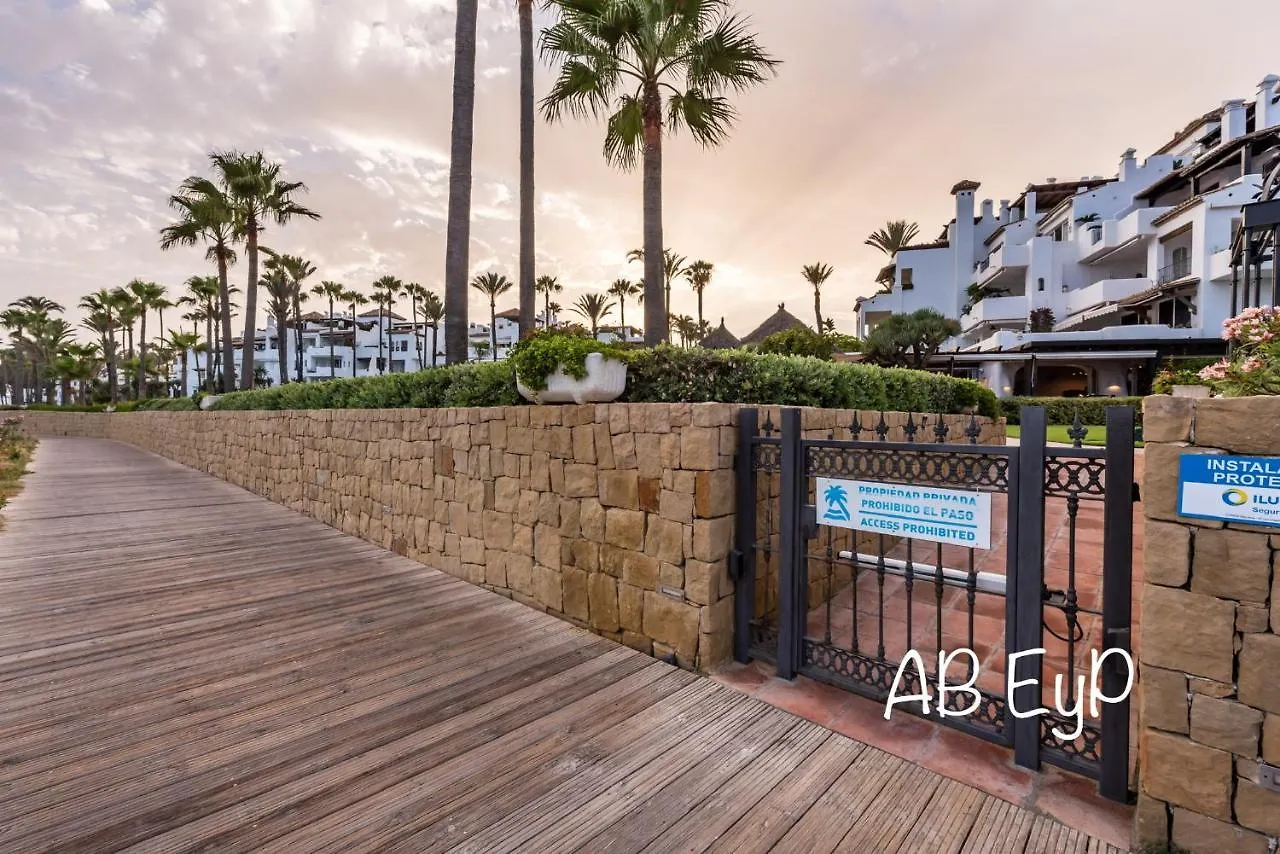 Alcazaba Beach Apartment Estepona