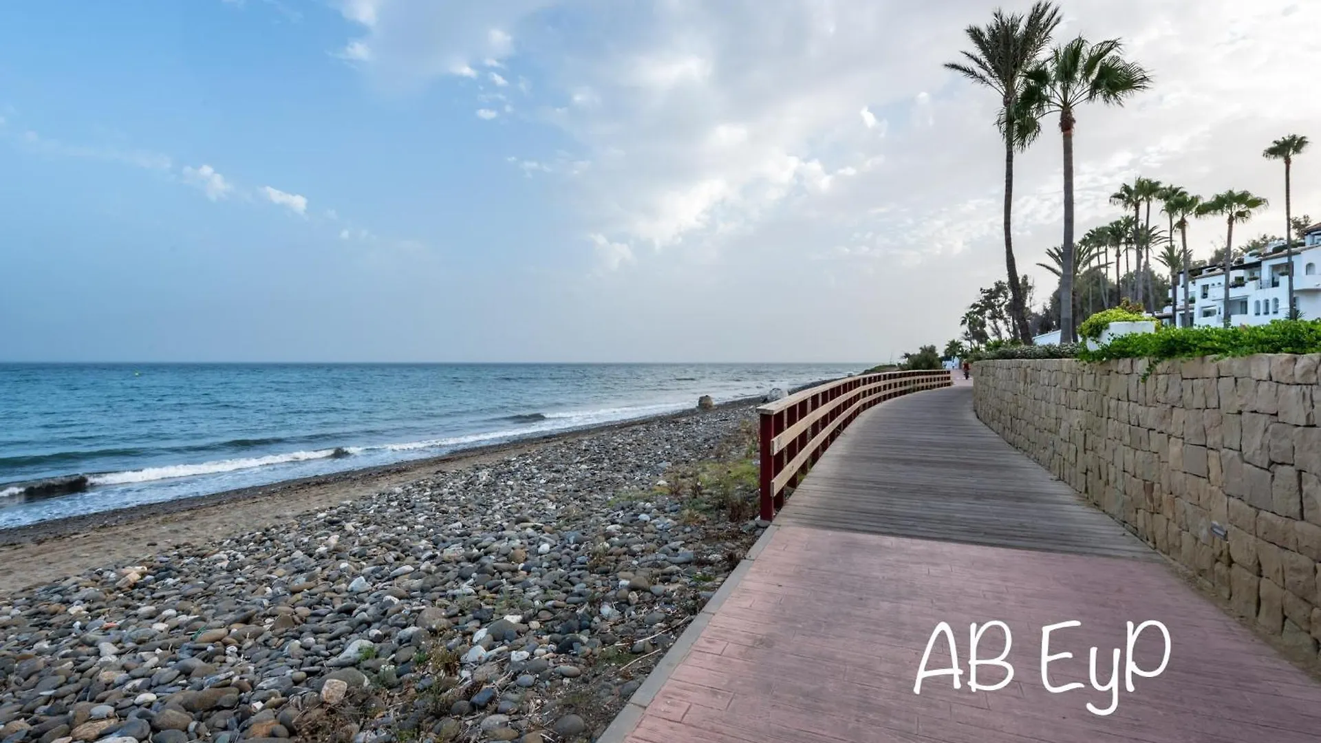 Alcazaba Beach Apartment Estepona