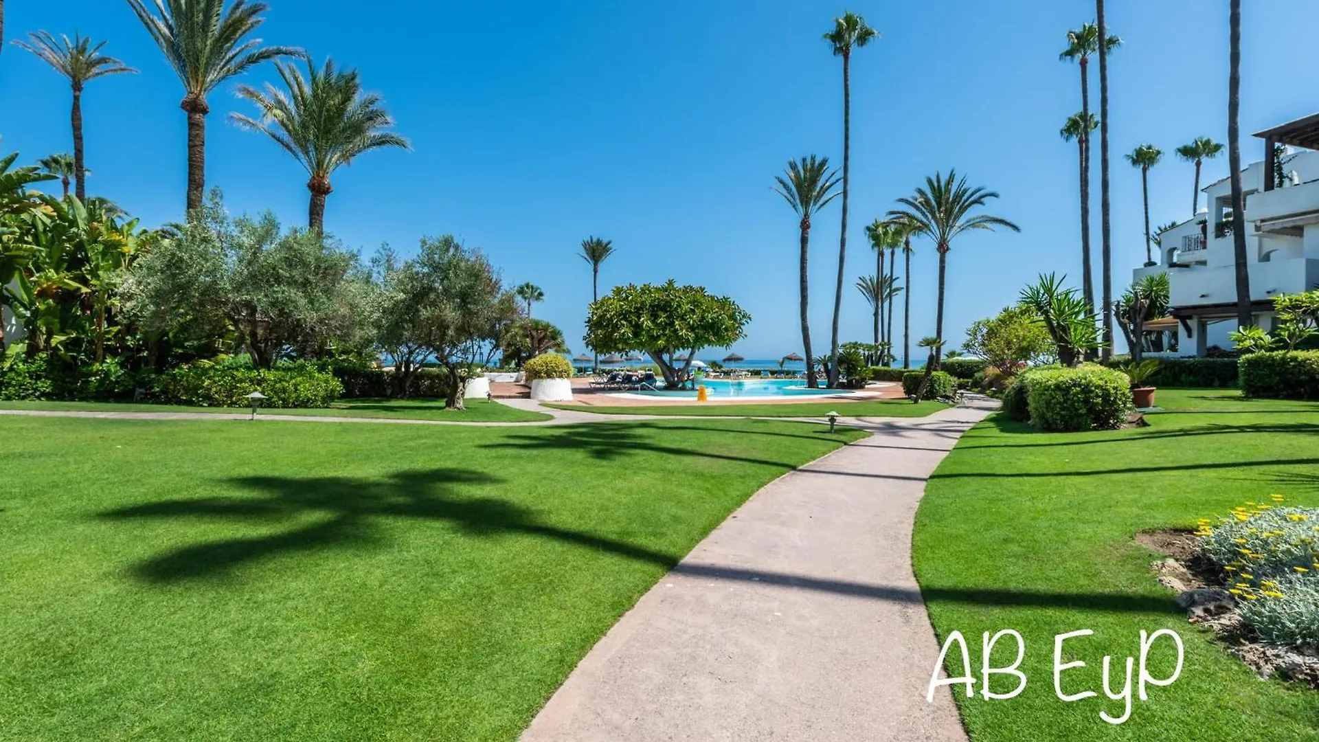 Alcazaba Beach Apartment Estepona