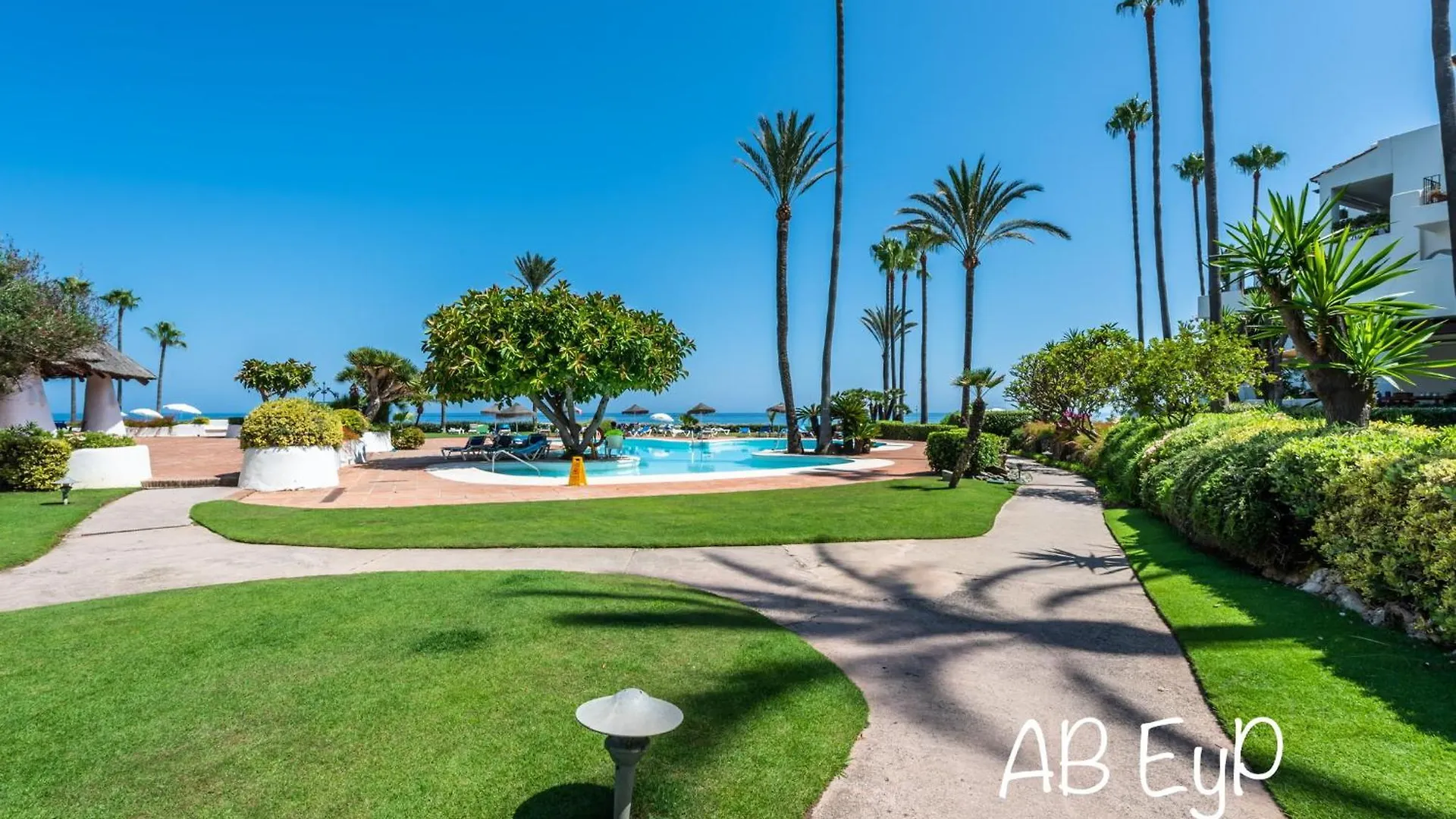 Alcazaba Beach Apartment Estepona