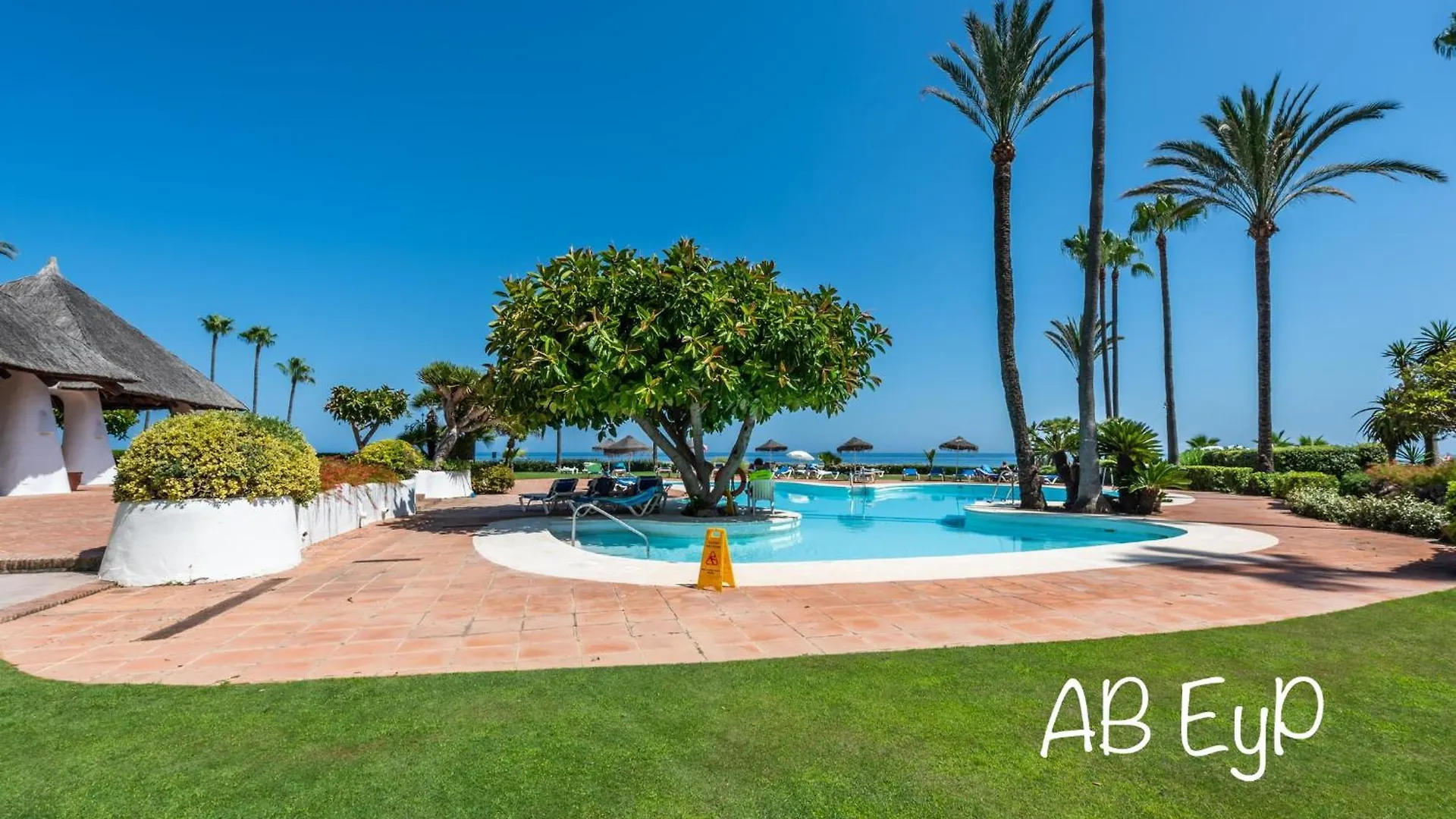 Alcazaba Beach Apartment Estepona