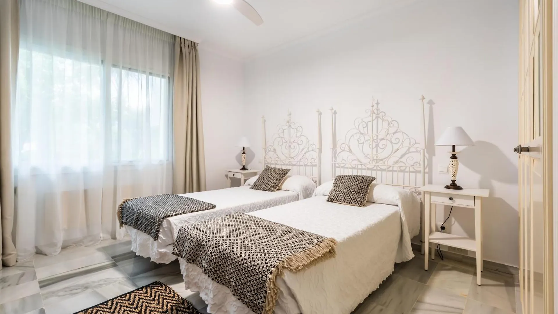 Alcazaba Beach Apartment Estepona