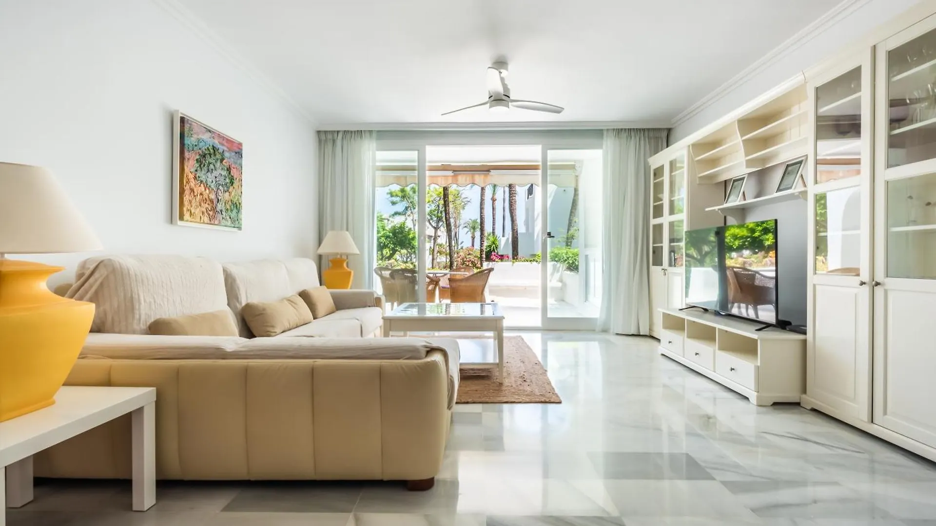 Alcazaba Beach Apartment Estepona