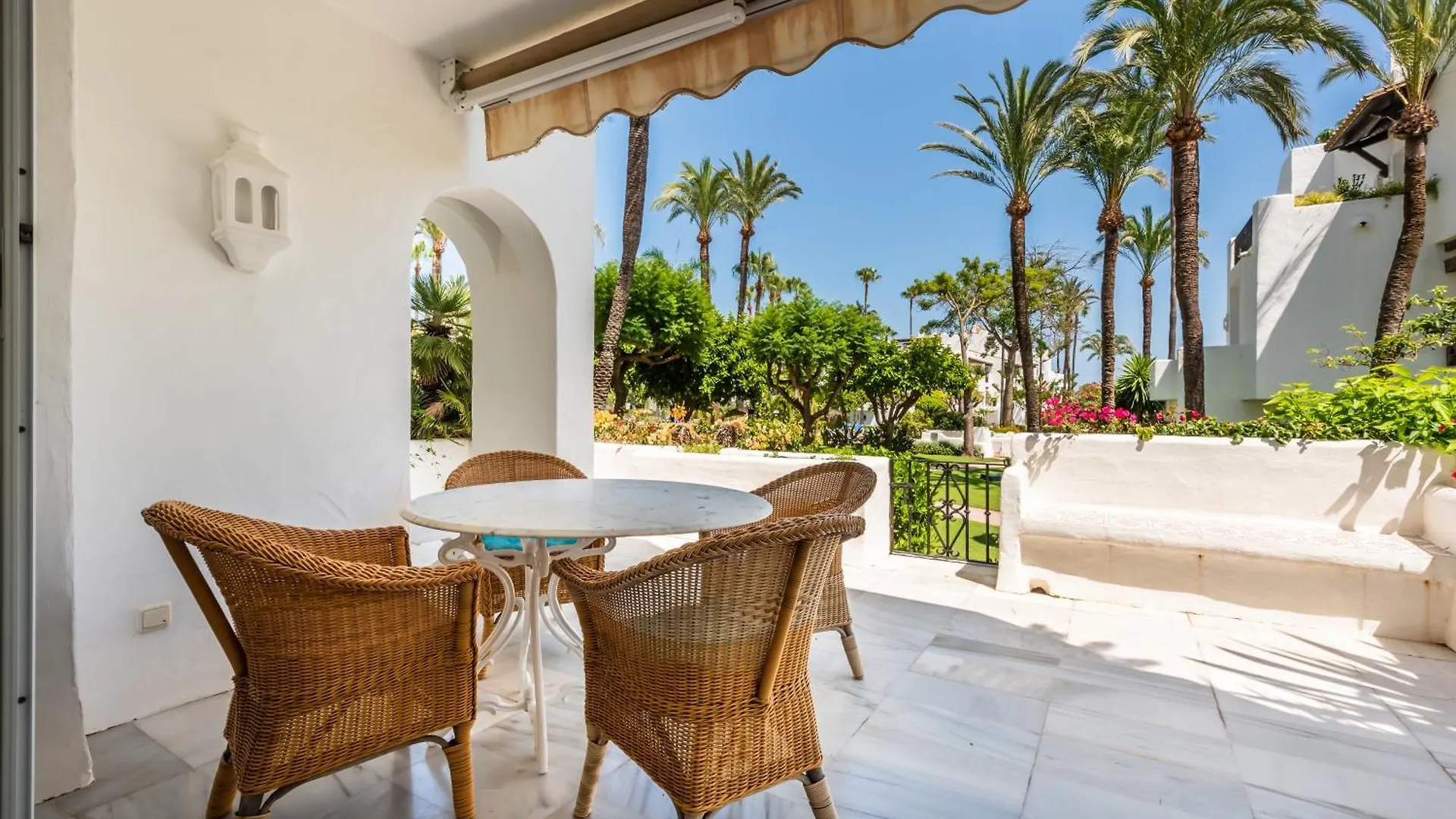 Alcazaba Beach Apartment Estepona