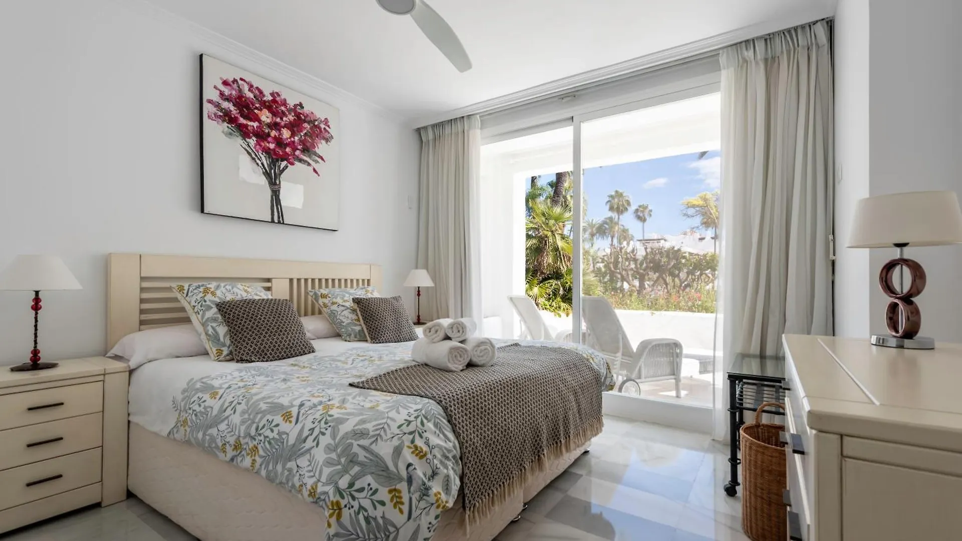 Alcazaba Beach Apartment Estepona