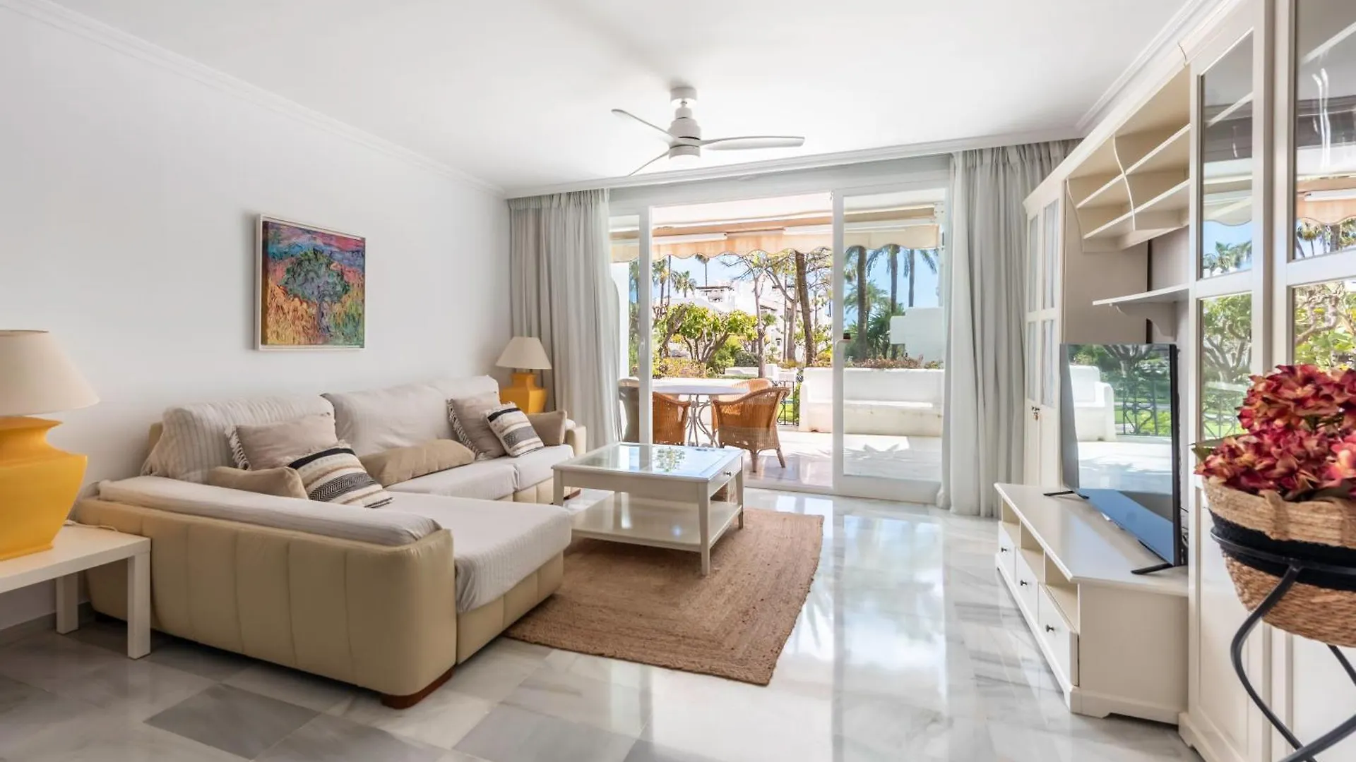 Alcazaba Beach Apartment Estepona