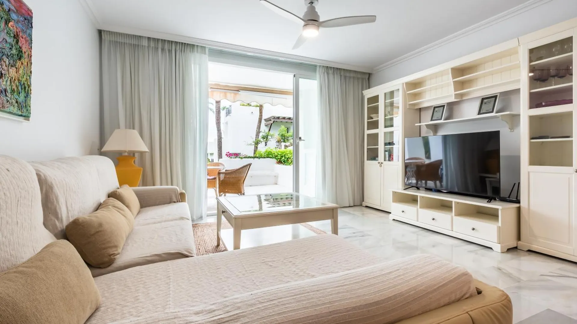 Alcazaba Beach Apartment Estepona