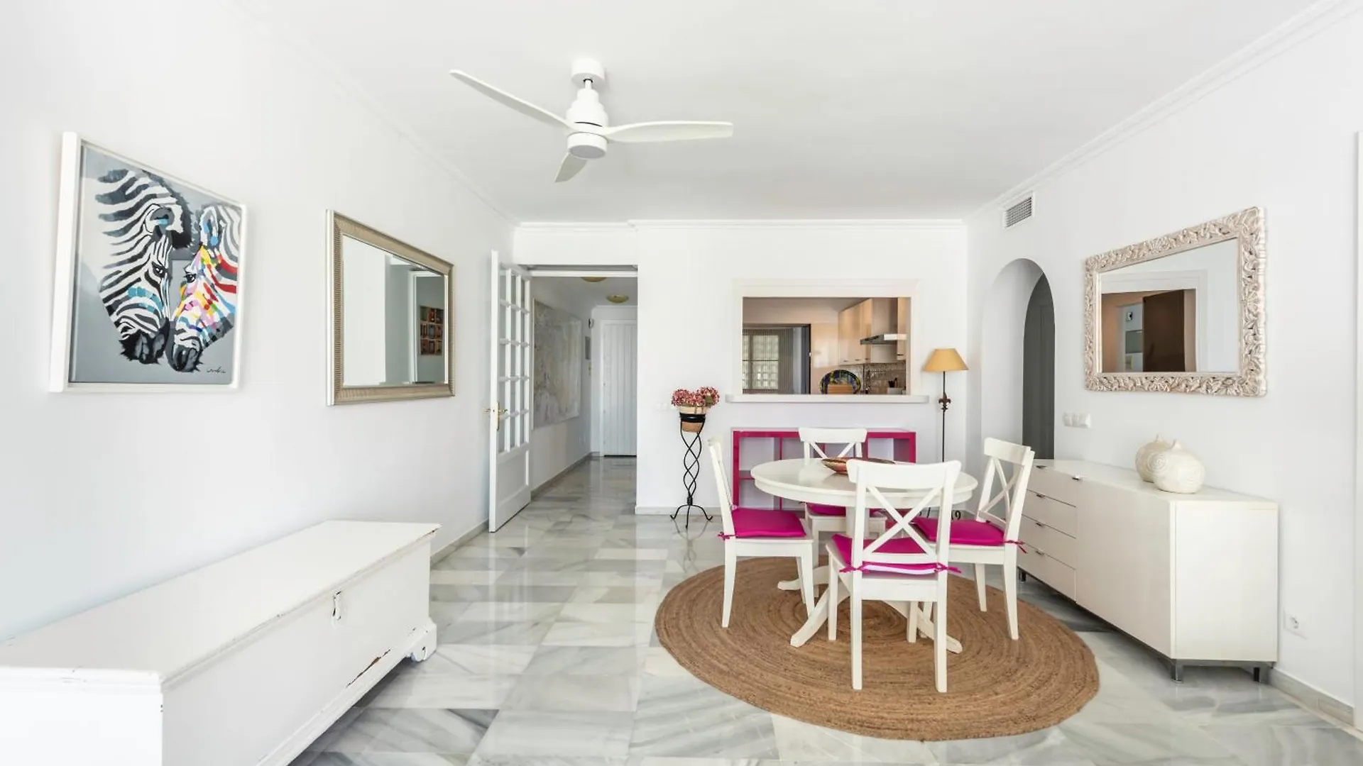 Alcazaba Beach Apartment Estepona